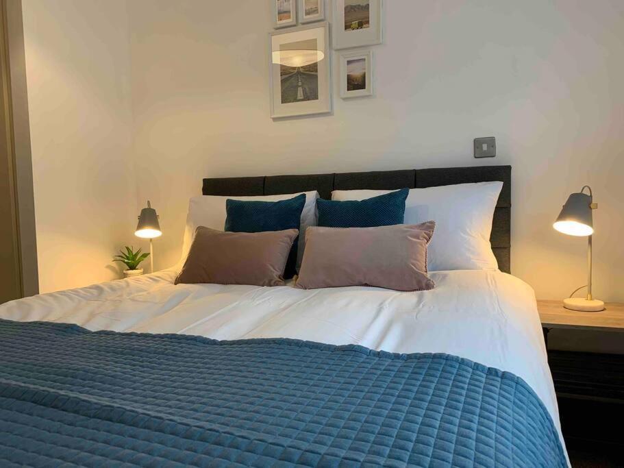 Stylish & Spacious 3 Bed House With 2 Free Car Parking Spaces Villa Appledram Exterior photo